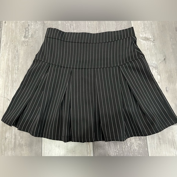 Striped print pleated skirt Size 6 NWOT - Picture 3 of 4